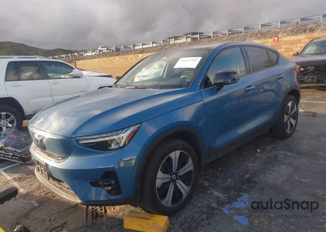 2023 Volvo C40 Recharge Pure Electric Twin Plus z USA, uszkodzony, nr VIN YV4ED3GL6P2065331